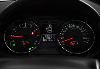 Подержанный автомобиль Nissan Qashqai+2 2010 года (17 фото)