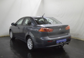 Подержанный автомобиль Mitsubishi Lancer Sedan 2008 года (8 фото)
