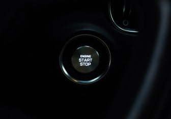 Подержанный автомобиль Genesis G90 2020 года (17 фото)