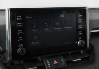 Подержанный автомобиль Toyota RAV4 2020 года (16 фото)