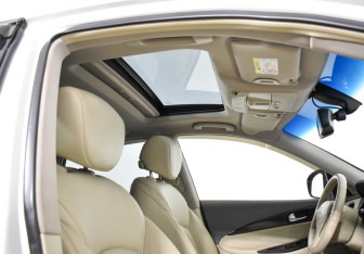 Подержанный автомобиль Infiniti QX50 2014 года (15 фото)