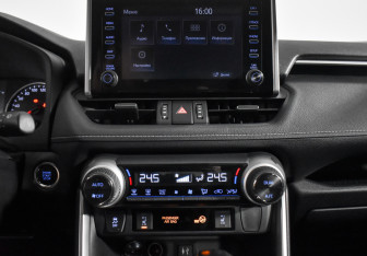Подержанный автомобиль Toyota RAV4 2019 года (16 фото)