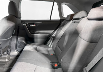 Подержанный автомобиль Toyota RAV4 2021 года (12 фото)