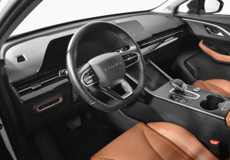 Подержанный автомобиль Omoda C5 2022 года (9 фото)