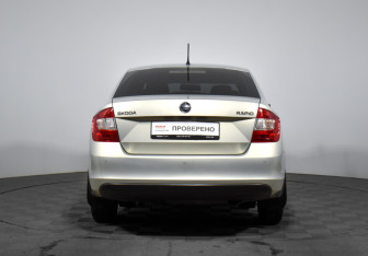 Подержанный автомобиль Skoda Rapid Liftback 2014 года (6 фото)