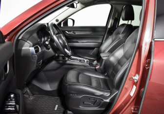Подержанный автомобиль Mazda CX-5 2017 года (10 фото)