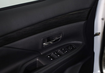 Подержанный автомобиль Mitsubishi Outlander 2016 года (21 фото)