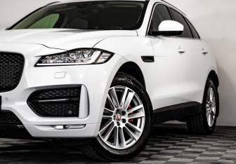 Подержанный автомобиль Jaguar F-Pace 2017 года (2 фото)
