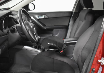 Подержанный автомобиль Kia Cerato Sedan 2010 года (10 фото)