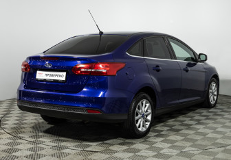 Подержанный автомобиль Ford Focus Sedan 2016 года (6 фото)