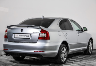 Подержанный автомобиль Skoda Octavia Liftback 2009 года (5 фото)