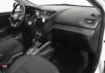 Подержанный автомобиль Kia Rio Sedan 2012 года (12 фото)