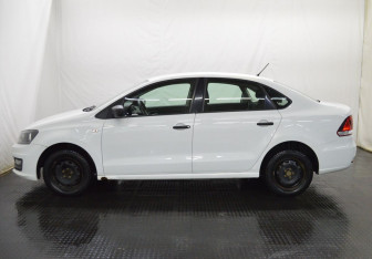 Подержанный автомобиль Volkswagen Polo Sedan 2015 года (8 фото)