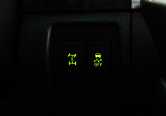 Подержанный автомобиль Toyota Land Cruiser Suv 2008 года (21 фото)