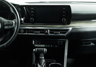 Подержанный автомобиль Kia K5 2021 года (14 фото)