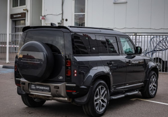 Подержанный автомобиль Land Rover Defender Suv 2021 года (7 фото)