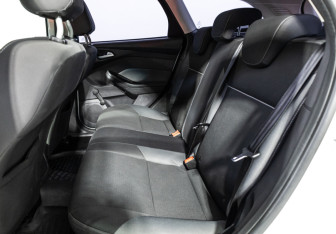 Подержанный автомобиль Ford Focus Hatchback 2012 года (10 фото)