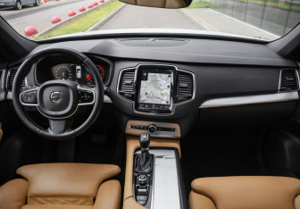 Подержанный автомобиль Volvo XC90 2019 года (13 фото)