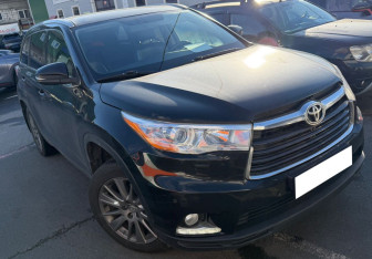 Подержанный автомобиль Toyota Highlander 2014 года (2 фото)