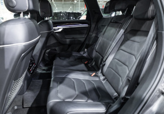 Подержанный автомобиль Volkswagen Touareg 2019 года (17 фото)