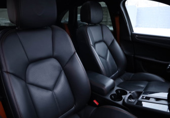 Подержанный автомобиль Porsche Macan 2022 года (14 фото)