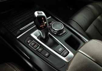 Подержанный автомобиль BMW X5 2015 года (20 фото)