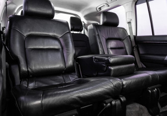 Подержанный автомобиль Toyota Land Cruiser Suv 2011 года (26 фото)