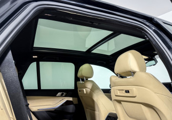 Подержанный автомобиль BMW X5 2020 года (17 фото)