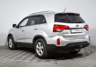 Подержанный автомобиль Kia Sorento 2013 года (7 фото)