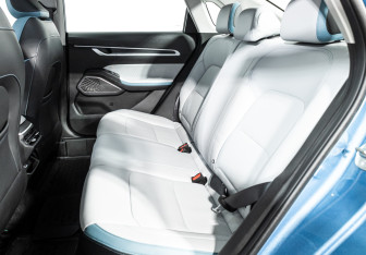 Подержанный автомобиль Geely Emgrand 2023 года (10 фото)