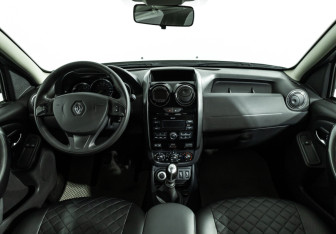 Подержанный автомобиль Renault Duster 2018 года (13 фото)
