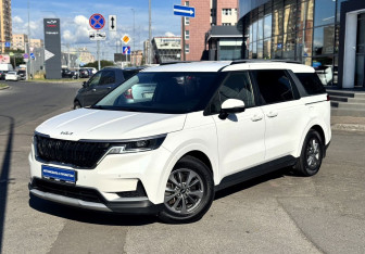Подержанный автомобиль Kia Carnival 2021 года (1 фото)