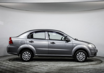 Подержанный автомобиль Chevrolet Aveo Sedan 2010 года (4 фото)