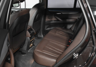 Подержанный автомобиль BMW X5 2016 года (13 фото)