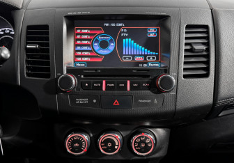 Подержанный автомобиль Mitsubishi Outlander 2012 года (17 фото)