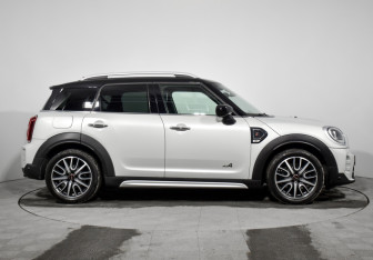 Подержанный автомобиль MINI Countryman 2020 года (4 фото)
