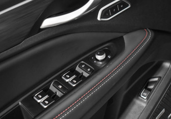 Подержанный автомобиль Geely Tugella 2023 года (10 фото)