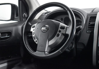 Подержанный автомобиль Nissan X-Trail 2010 года (14 фото)