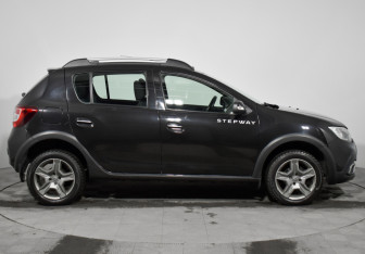 Подержанный автомобиль Renault Sandero 2019 года (2 фото)