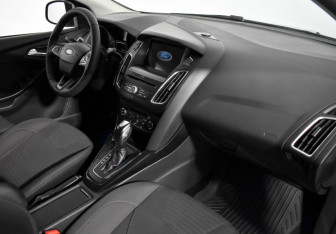 Подержанный автомобиль Ford Focus Hatchback 2018 года (12 фото)