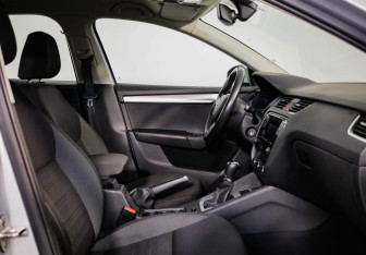 Подержанный автомобиль Skoda Octavia Liftback 2020 года (22 фото)