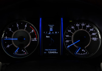 Подержанный автомобиль Toyota Fortuner 2017 года (28 фото)