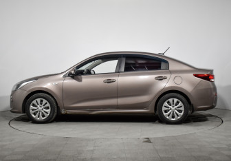Подержанный автомобиль Kia Rio Sedan 2017 года (8 фото)