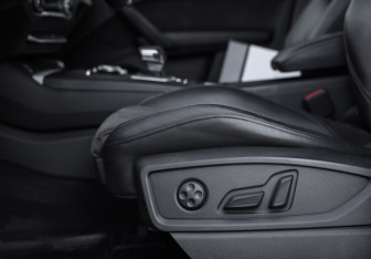 Подержанный автомобиль Audi Q5 2019 года (25 фото)