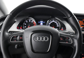 Подержанный автомобиль Audi A5 Liftback 2009 года (18 фото)