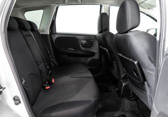 Подержанный автомобиль Nissan Note 2006 года (16 фото)