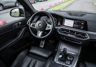 Подержанный автомобиль BMW X5 2019 года (11 фото)