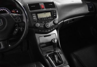 Подержанный автомобиль Honda Accord Sedan 2006 года (20 фото)