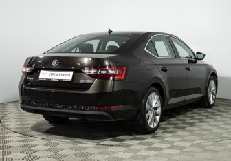 Подержанный автомобиль Skoda Superb Liftback 2017 года (5 фото)