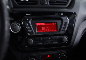 Подержанный автомобиль Kia Rio Hatchback 2013 года (11 фото)